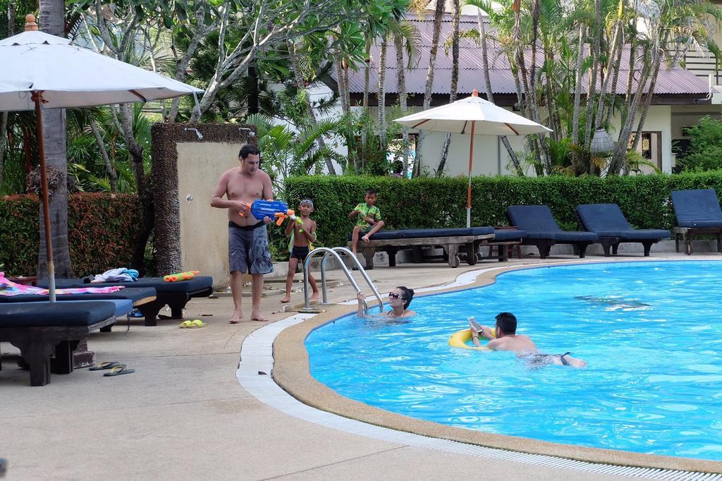 Bamboo Beach Hotel & Spa Patong Exterior photo