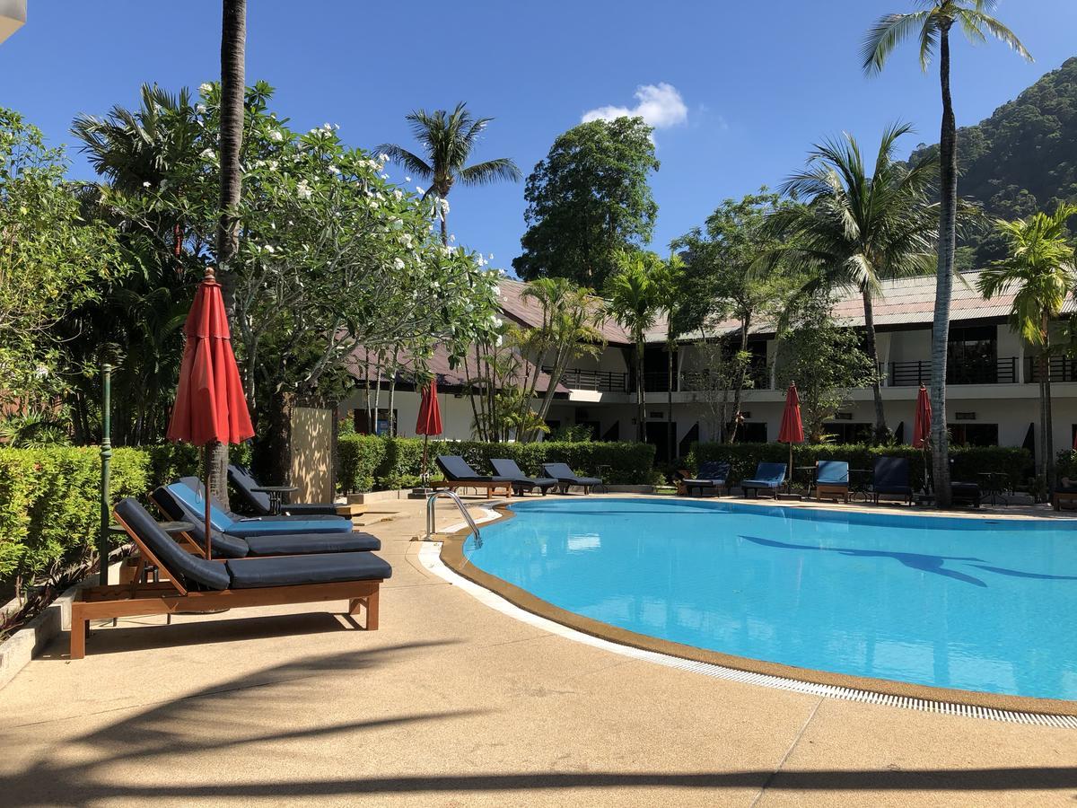 Bamboo Beach Hotel & Spa Patong Exterior photo