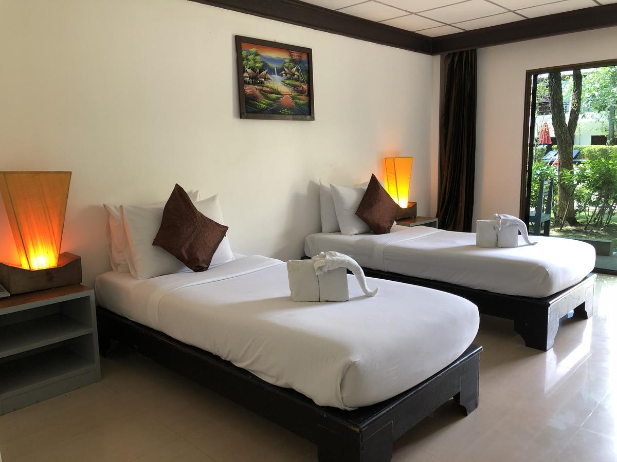 Bamboo Beach Hotel & Spa Patong Exterior photo