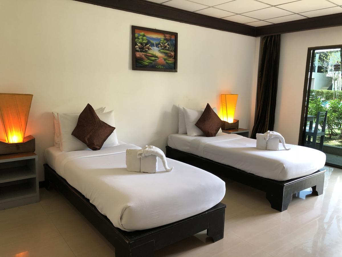 Bamboo Beach Hotel & Spa Patong Exterior photo