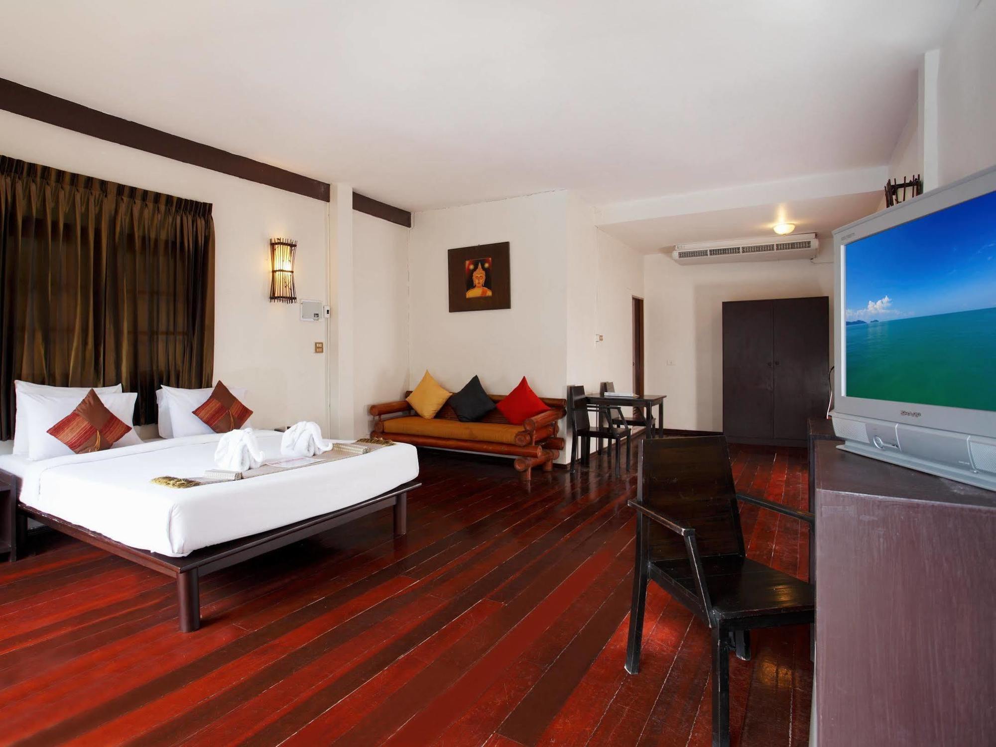 Bamboo Beach Hotel & Spa Patong Exterior photo