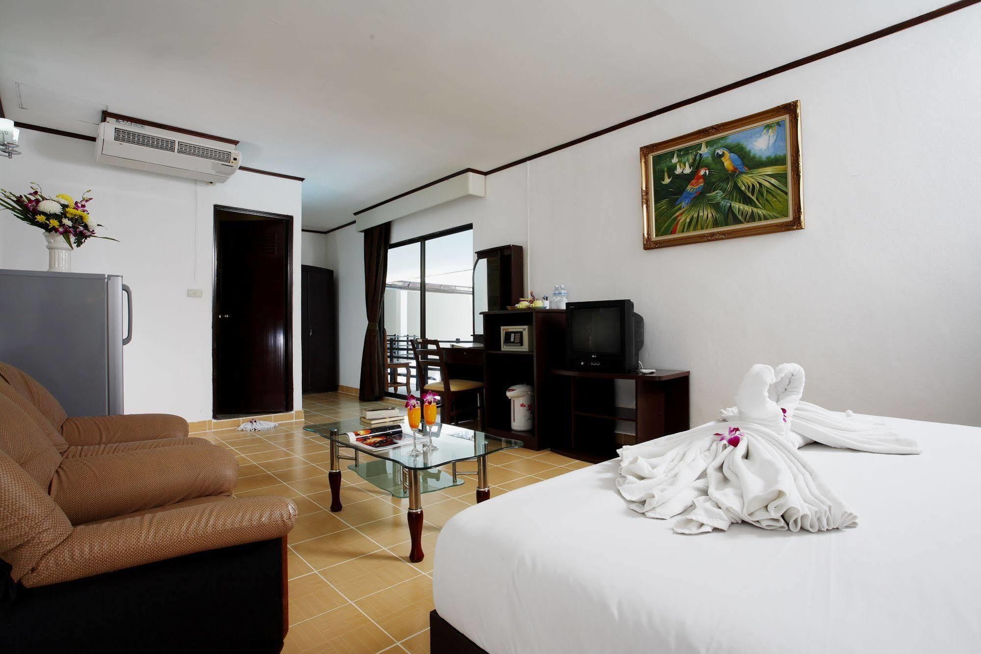 Bamboo Beach Hotel & Spa Patong Exterior photo