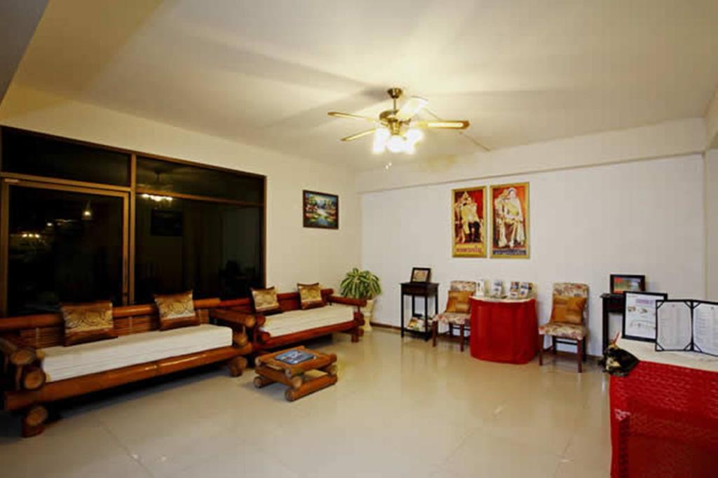 Bamboo Beach Hotel & Spa Patong Exterior photo