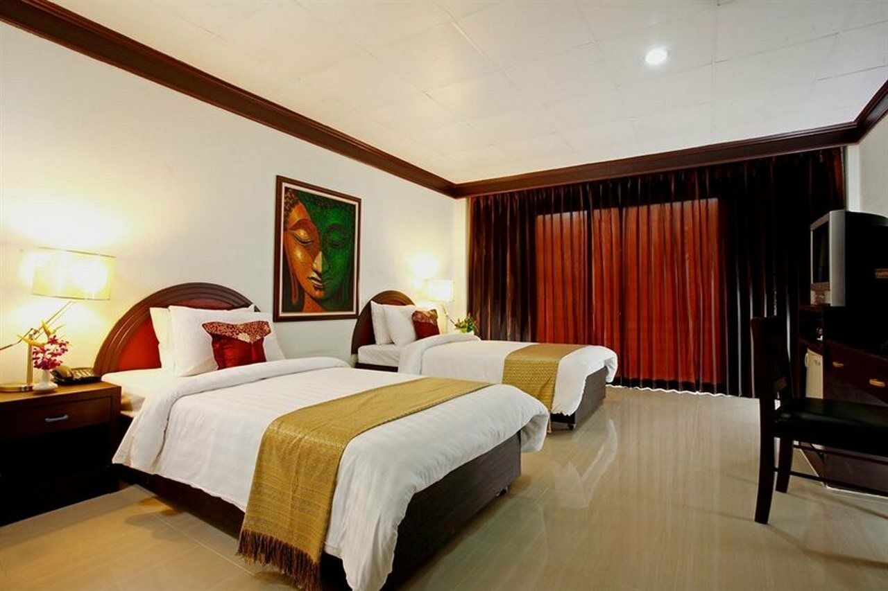 Bamboo Beach Hotel & Spa Patong Exterior photo