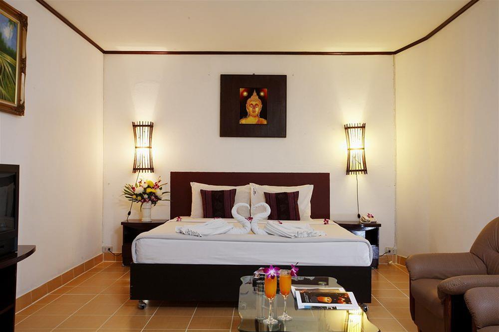 Bamboo Beach Hotel & Spa Patong Exterior photo